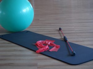 Gymnastikmatte und Gymnastikball
