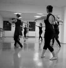 Ballett-Tänzerin in klassischer Pose